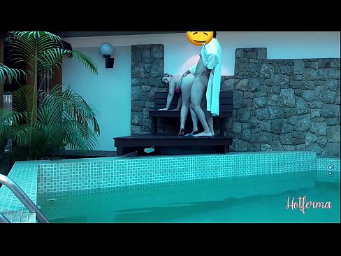 ❤️ Bulla ancillam ad piscinam invitat, sed fervido resistere non potuit Anal porn at la.porno24-7.ru